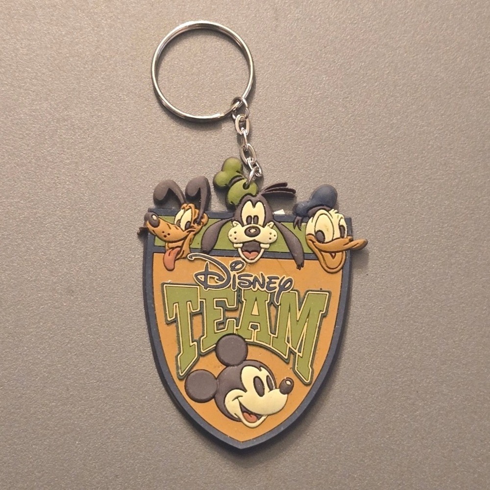 Vtg Walt Disney World Cast Exclusive Disney Team Rubber Keychain Mickey Goofy